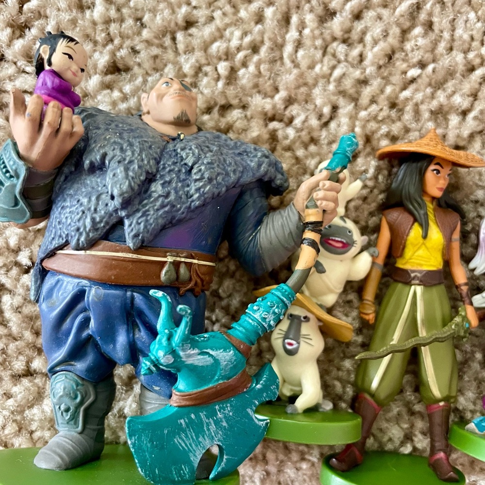 Disney Raya and the Last Dragon Action Figure Set - Picture 2 of 3